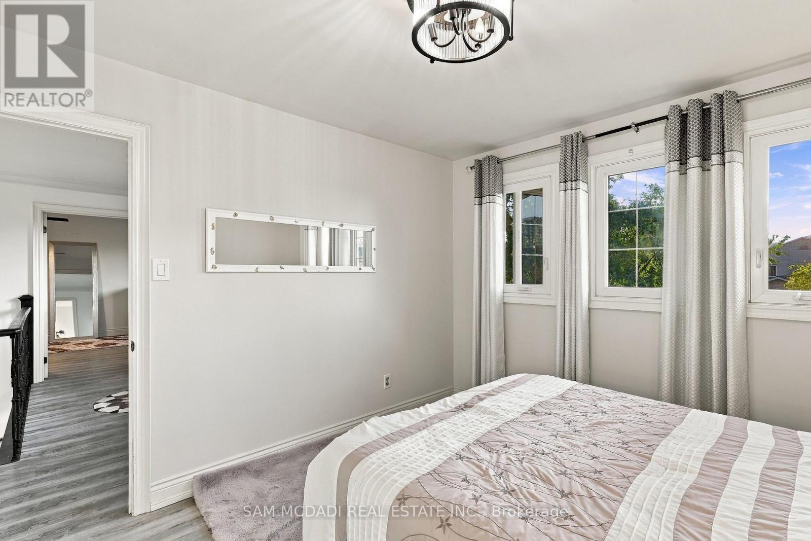 22 BUTLERS COURT - 20