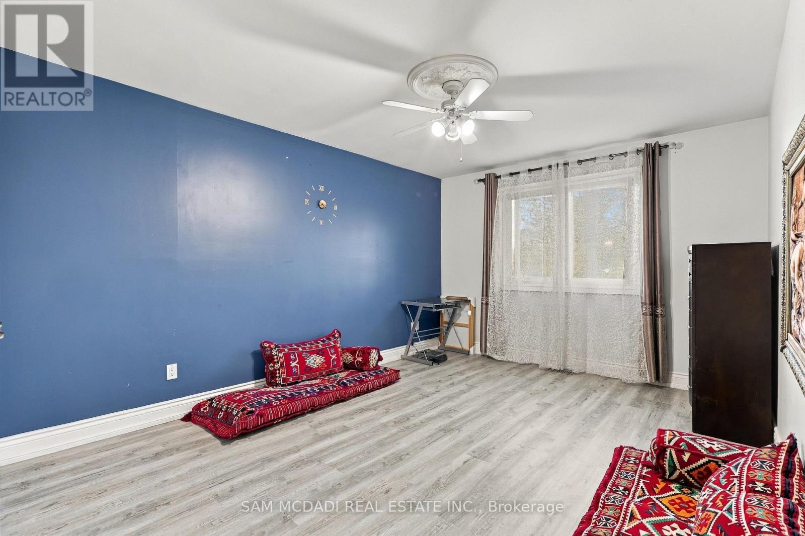 22 BUTLERS COURT - 25