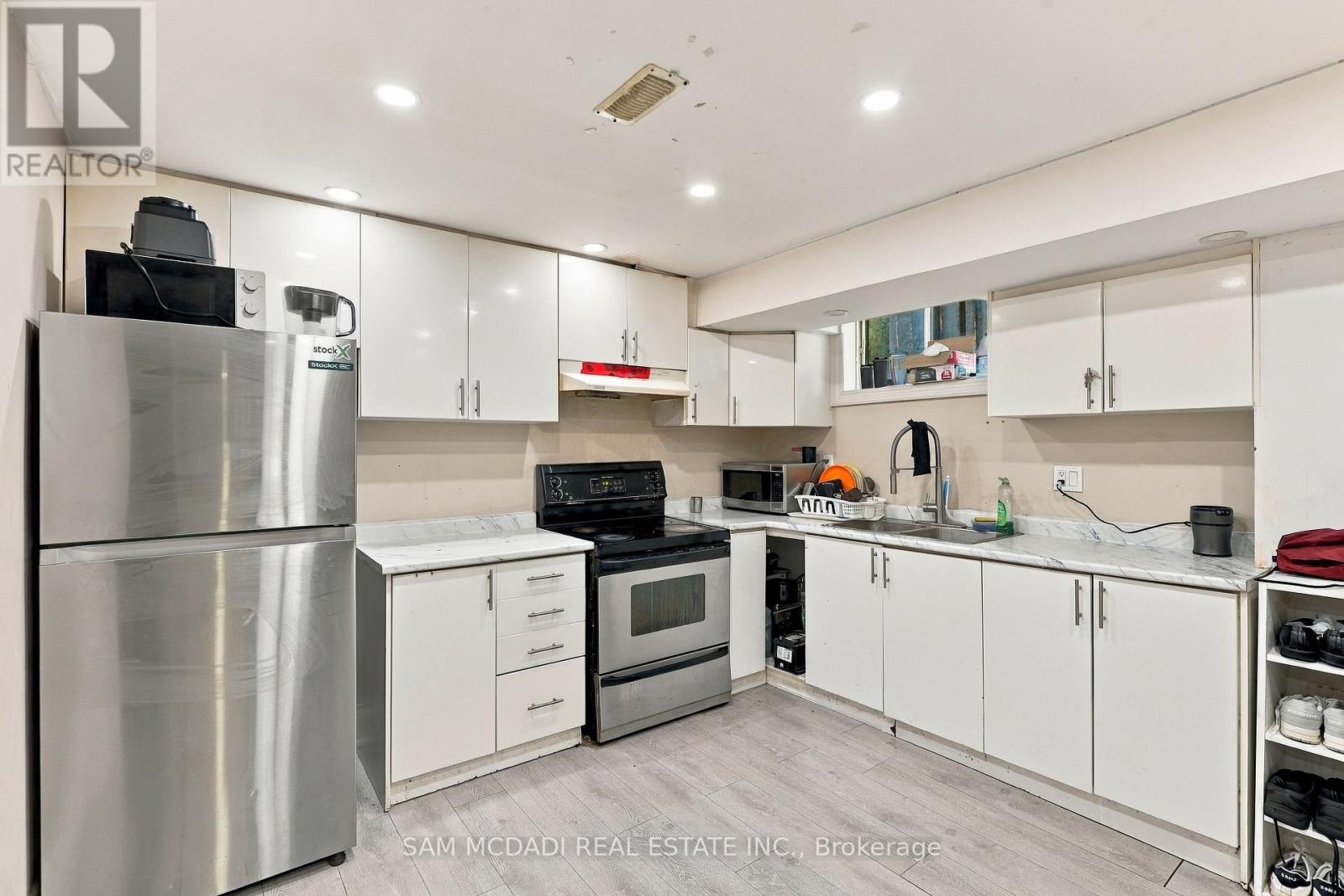 22 BUTLERS COURT - 29
