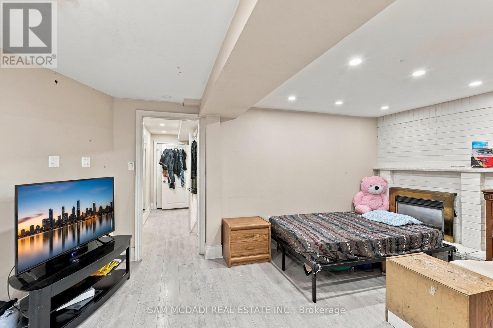 22 BUTLERS COURT - 31