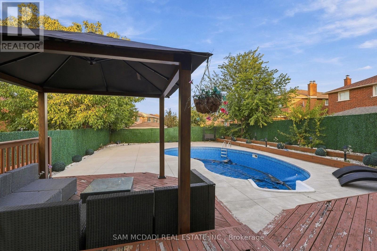 22 BUTLERS COURT - 33
