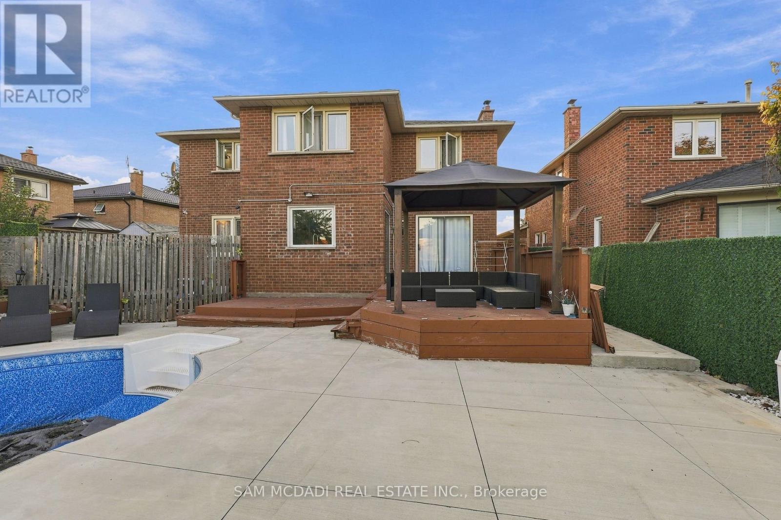22 BUTLERS COURT - 34