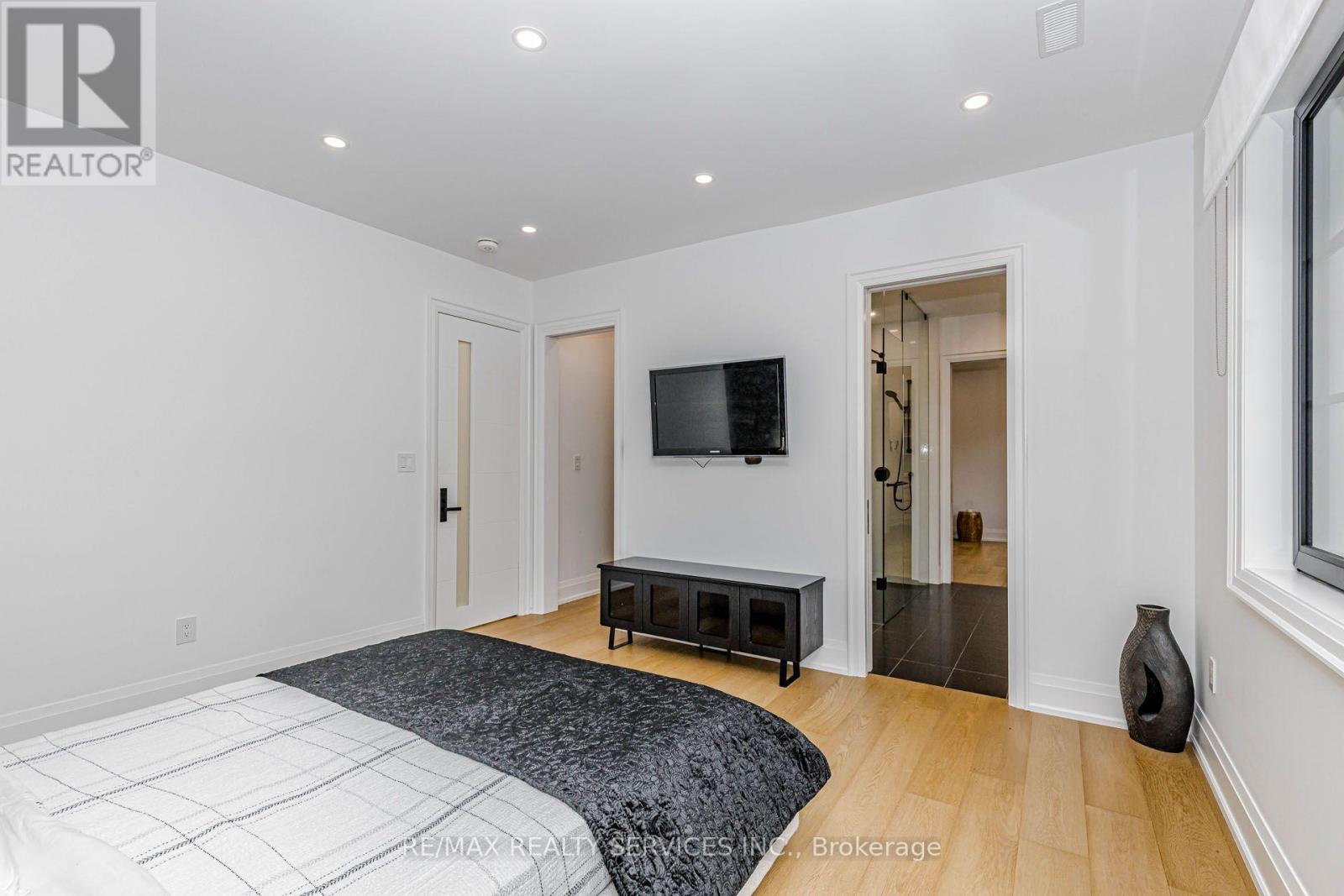 94 VISTA BOULEVARD - 33