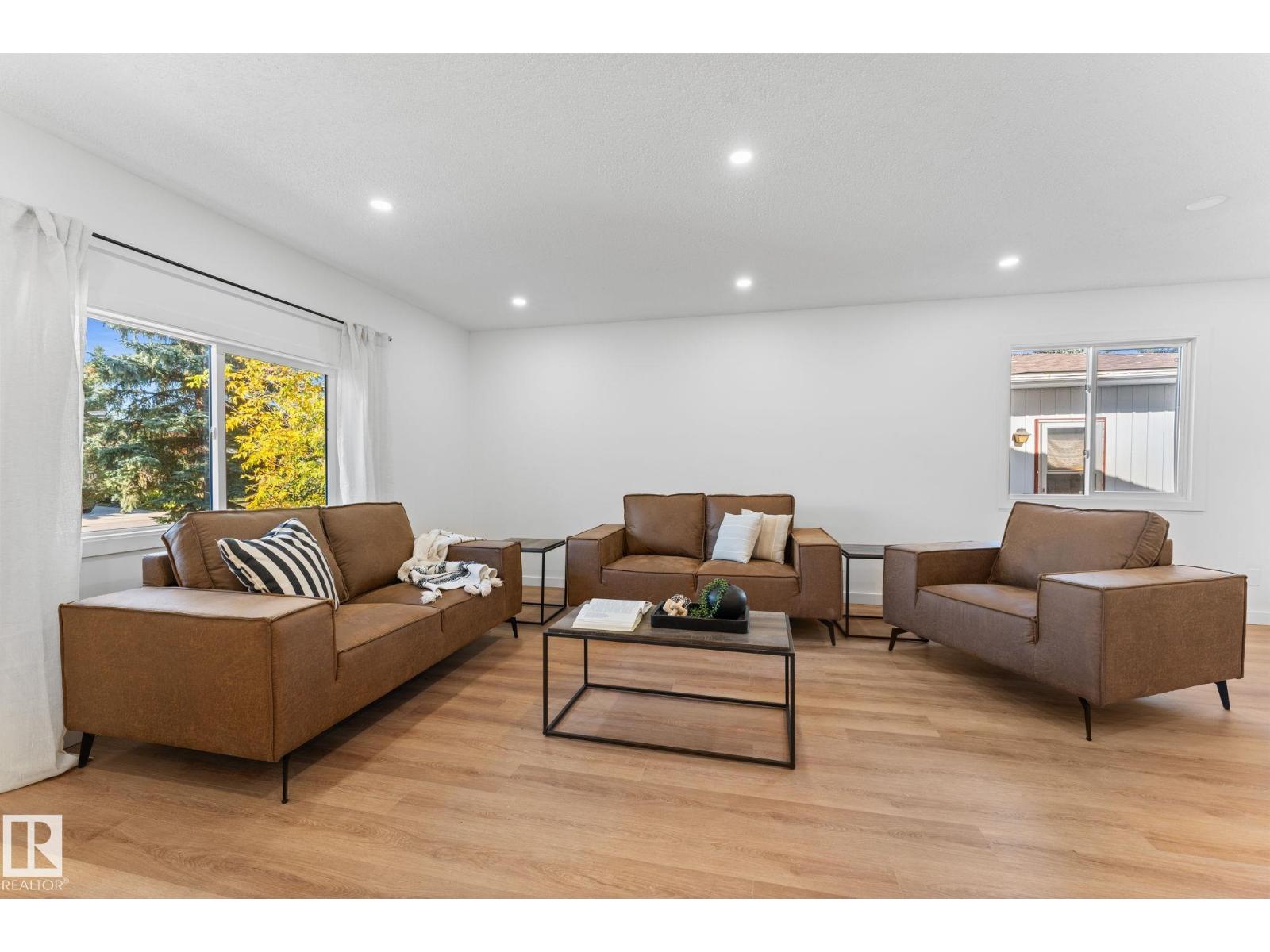 3721 103B Street NW, Duggan — photo 5 of 30: Property photo