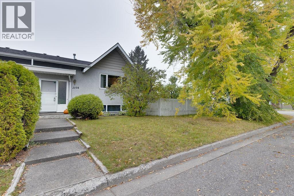 Living room of 2108 6TH AVENUE · Prince George, BC