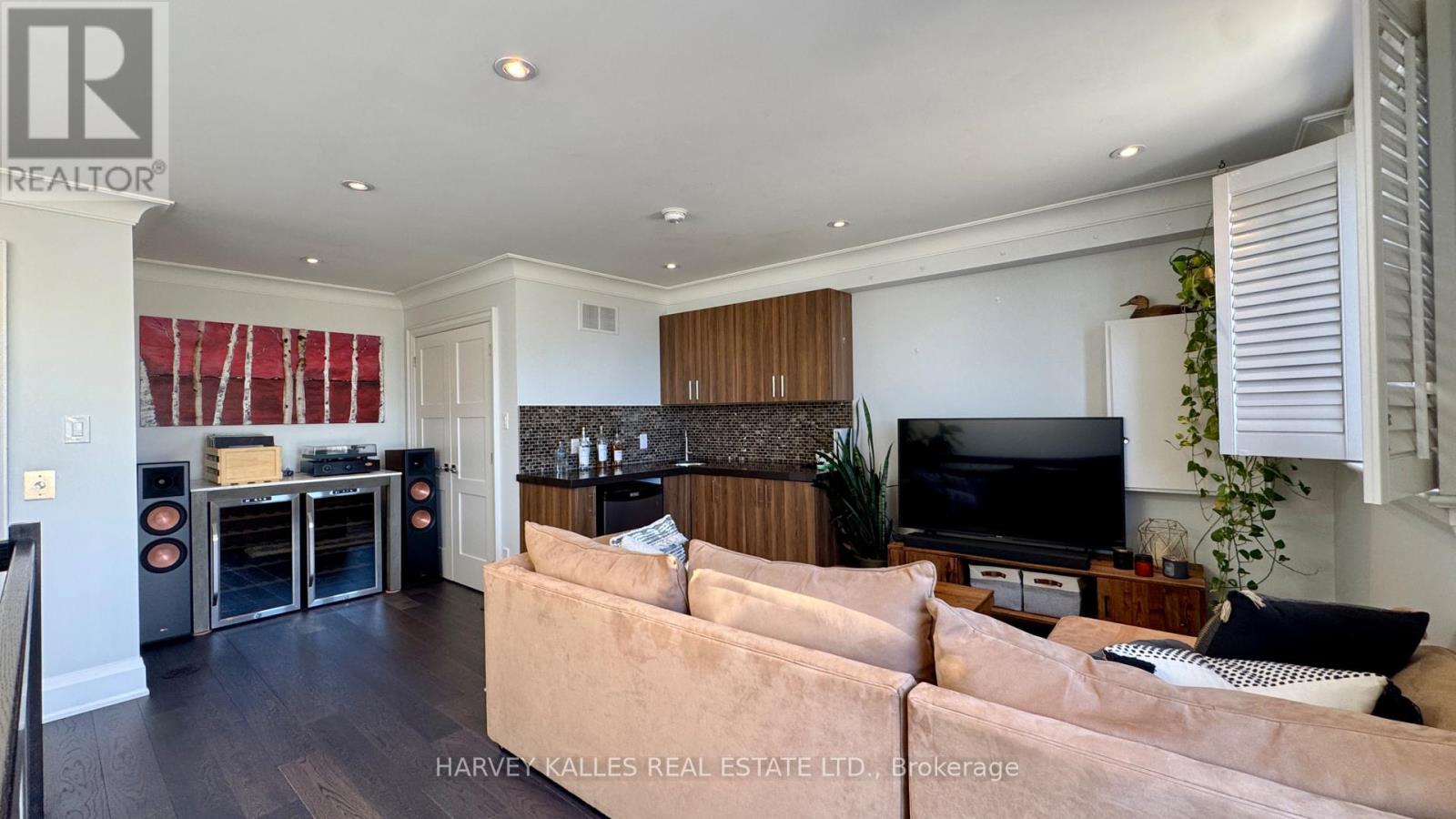 1042 AVENUE ROAD - 21