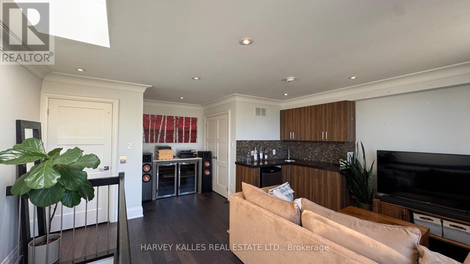 1042 AVENUE ROAD - 20