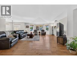 Full ensuite bathroom - 1380 Loseth Drive, Kelowna, BC V1P1M8 Photo 10