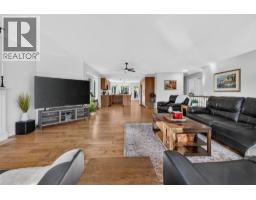 Full bathroom - 1380 Loseth Drive, Kelowna, BC V1P1M8 Photo 12