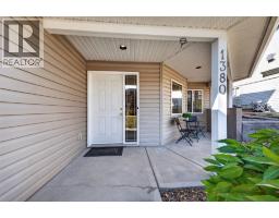 Dining nook - 1380 Loseth Drive, Kelowna, BC V1P1M8 Photo 6