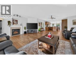 Primary Bedroom - 1380 Loseth Drive, Kelowna, BC V1P1M8 Photo 11
