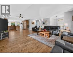 Kitchen - 1380 Loseth Drive, Kelowna, BC V1P1M8 Photo 13