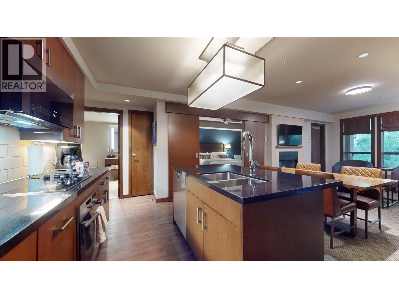 213B 2020 LONDON LANE, Whistler - Image 1