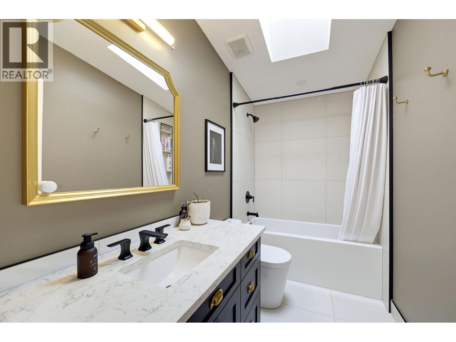 7241 46 Street NE, Salmon Arm - Image 1