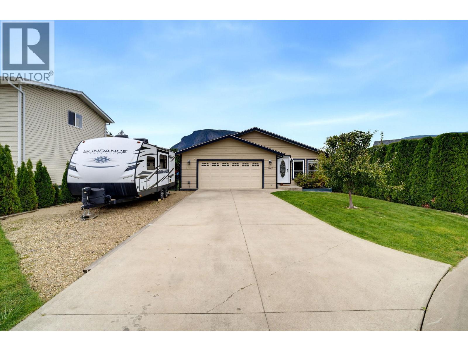 7241 46 Street NE, Salmon Arm - Image 1