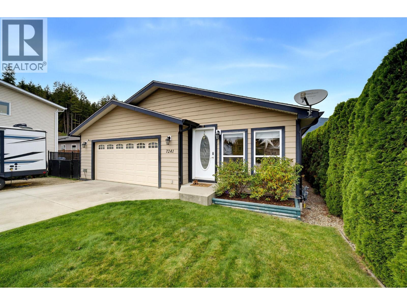 7241 46 Street NE, Salmon Arm - Image 1