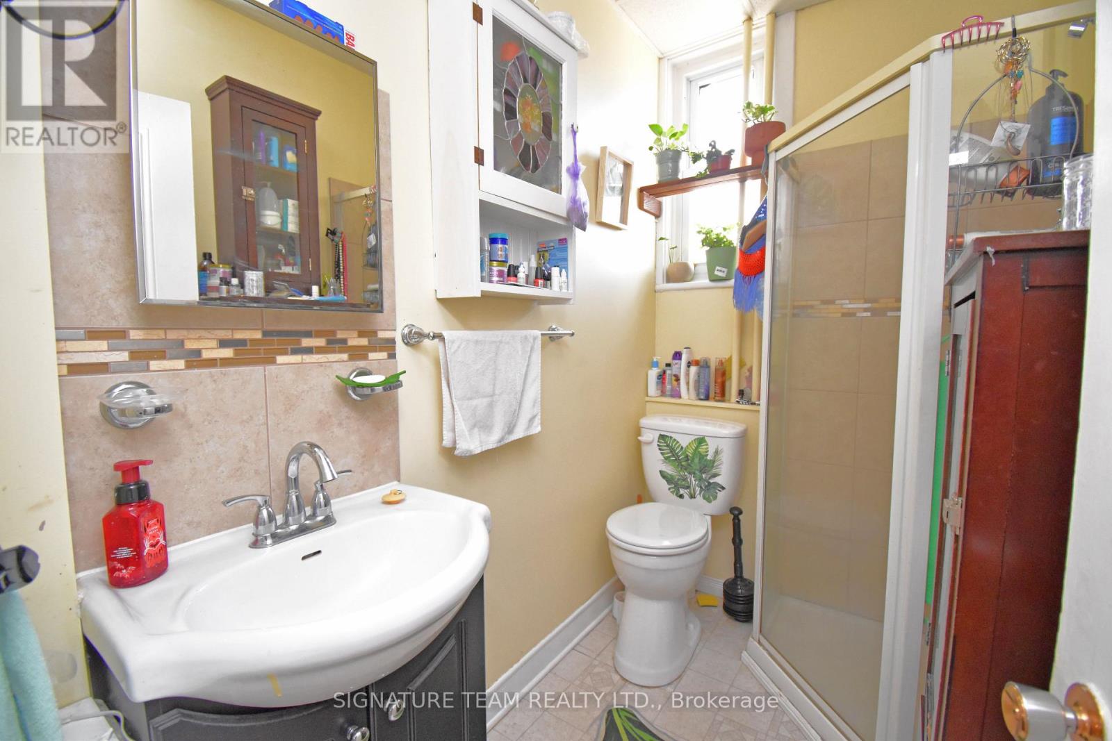 256 MAPLE AVENUE - Image 11