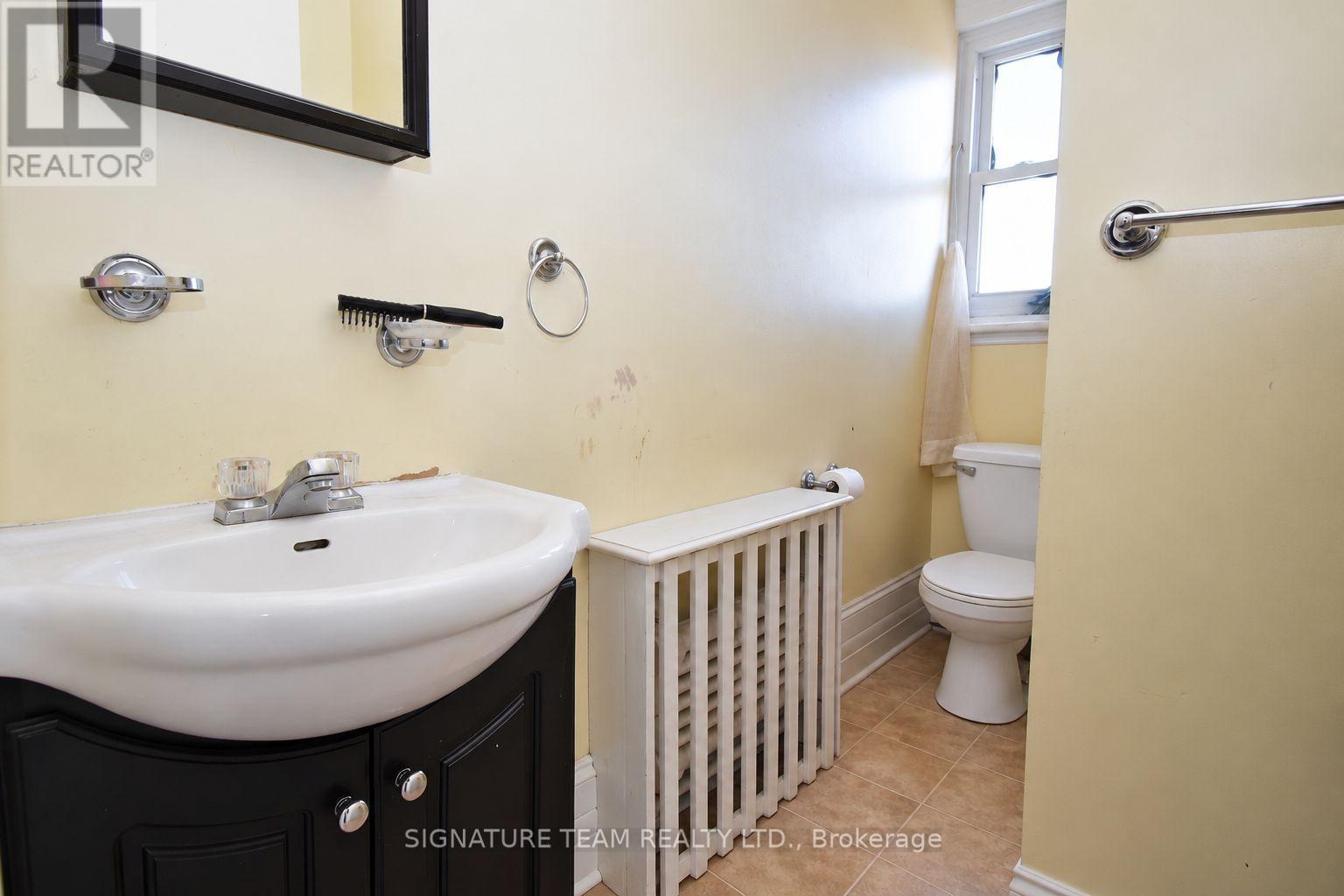 256 MAPLE AVENUE - Image 13