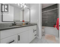 Kitchen - 58 Creekside Avenue Sw, Calgary, AB T2X4A9 Photo 28
