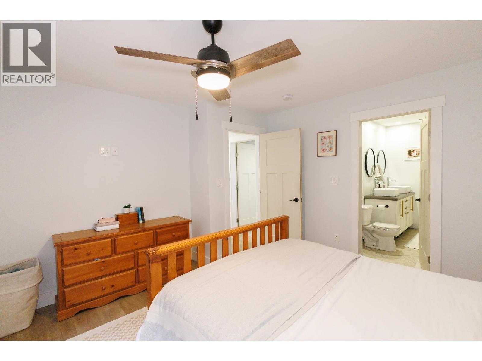 #B 4005 BENNER STREET - 20