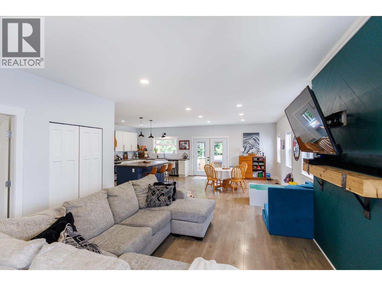 #B 4005 BENNER STREET - 7
