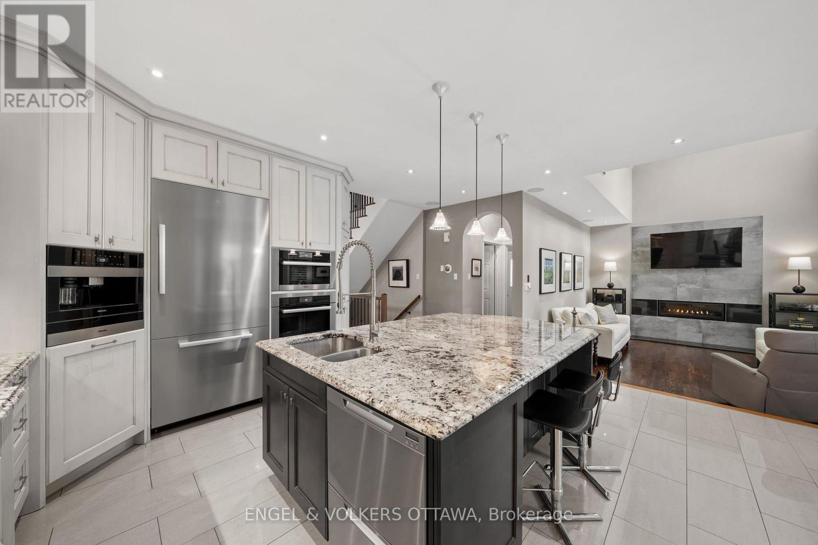 18 PONDHOLLOW WAY - Image 14