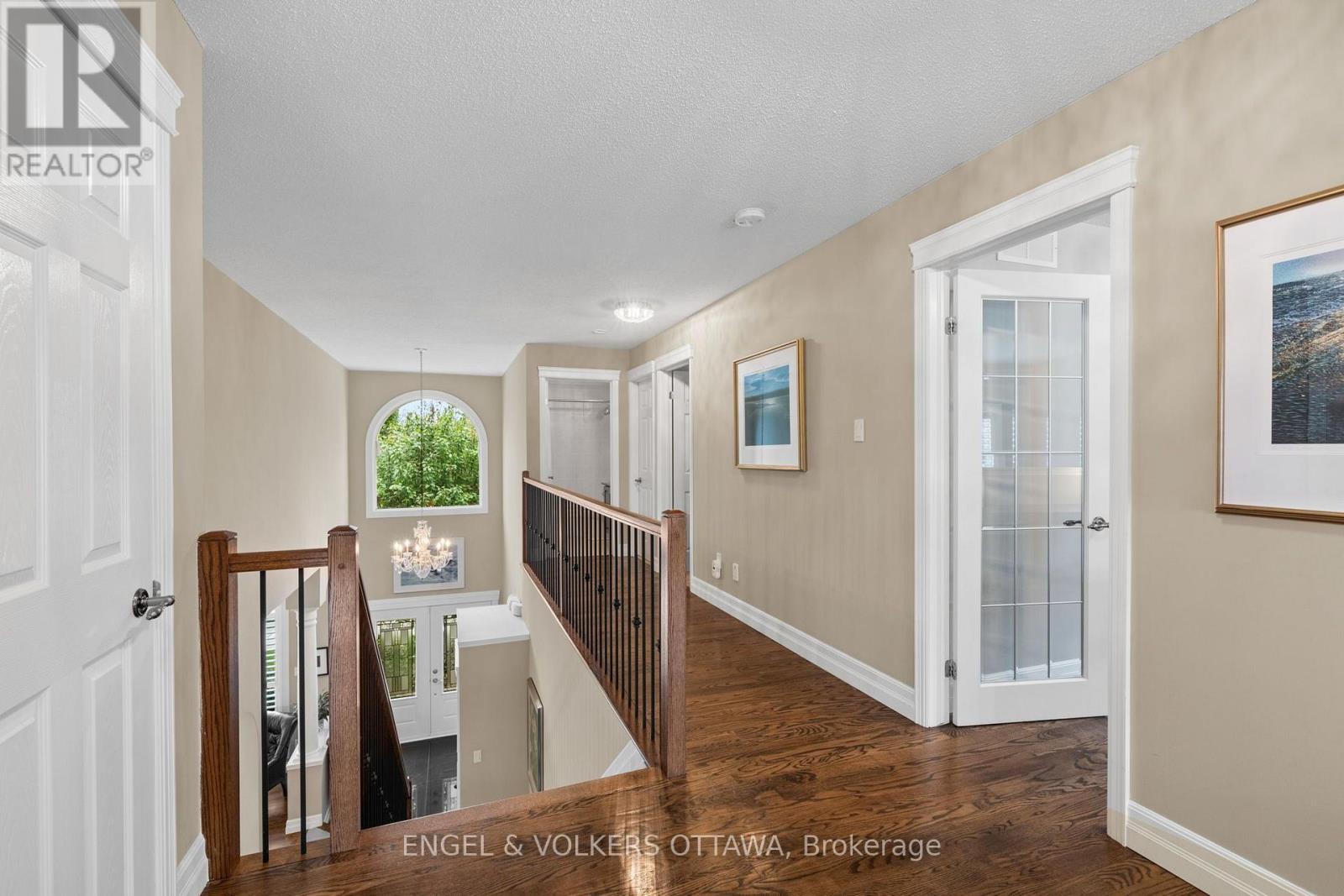18 PONDHOLLOW WAY - 20
