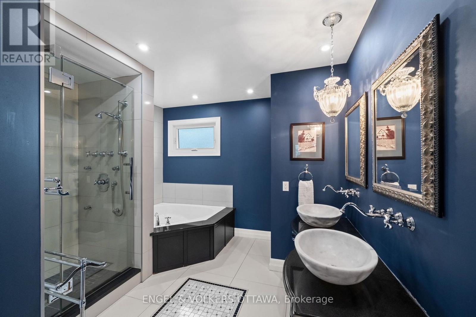 18 PONDHOLLOW WAY - 25