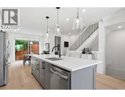 4pc Bathroom - 2179 49 Avenue Sw, Calgary, AB T2T6Z9 Photo 10