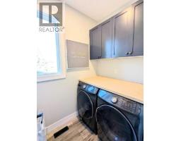 5pc Bathroom - 635 20 Avenue Ne, Calgary, AB T2E1R6 Photo 14