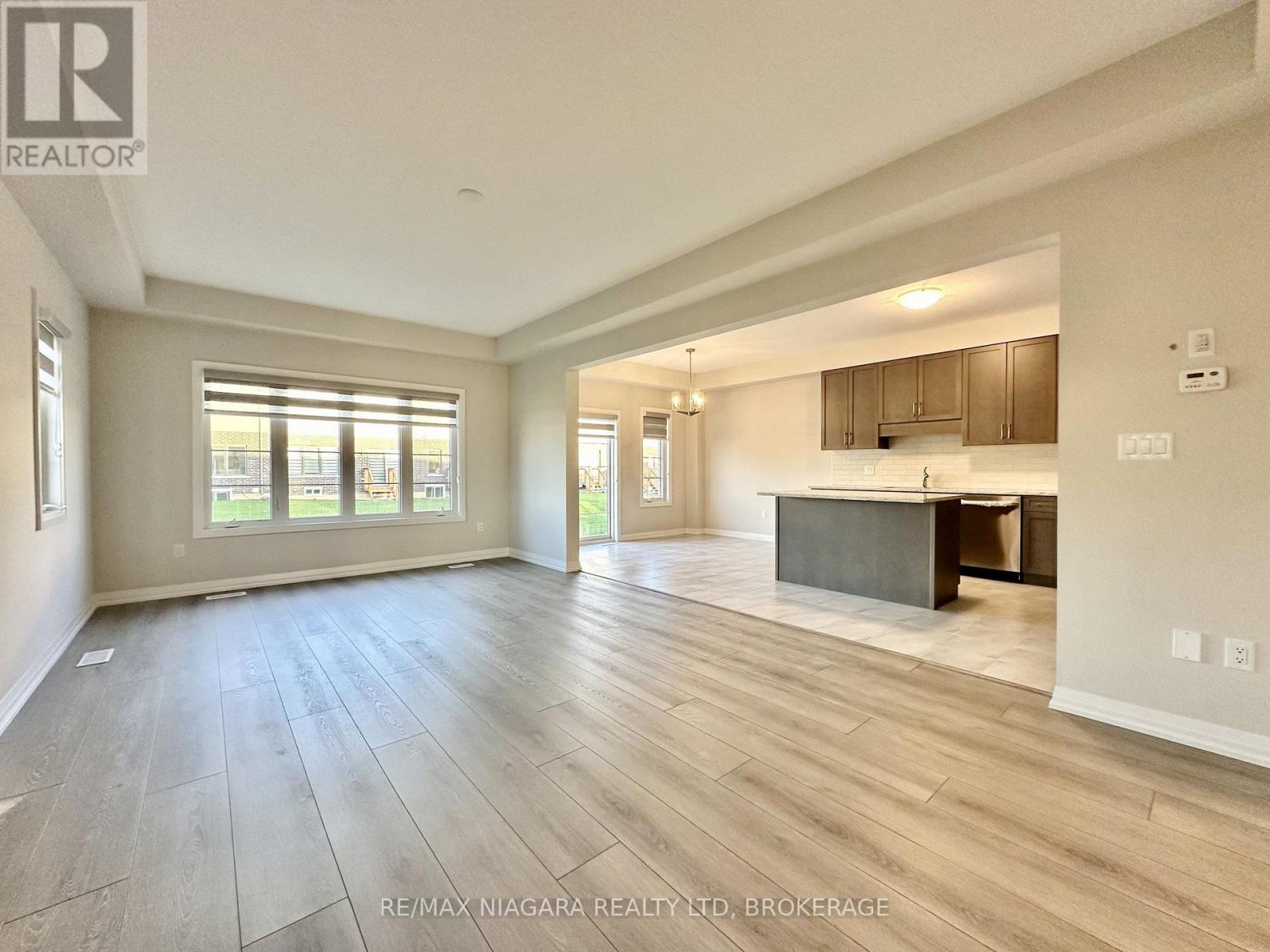 49 SAFFRON WAY, Pelham (Fonthill) — photo 4