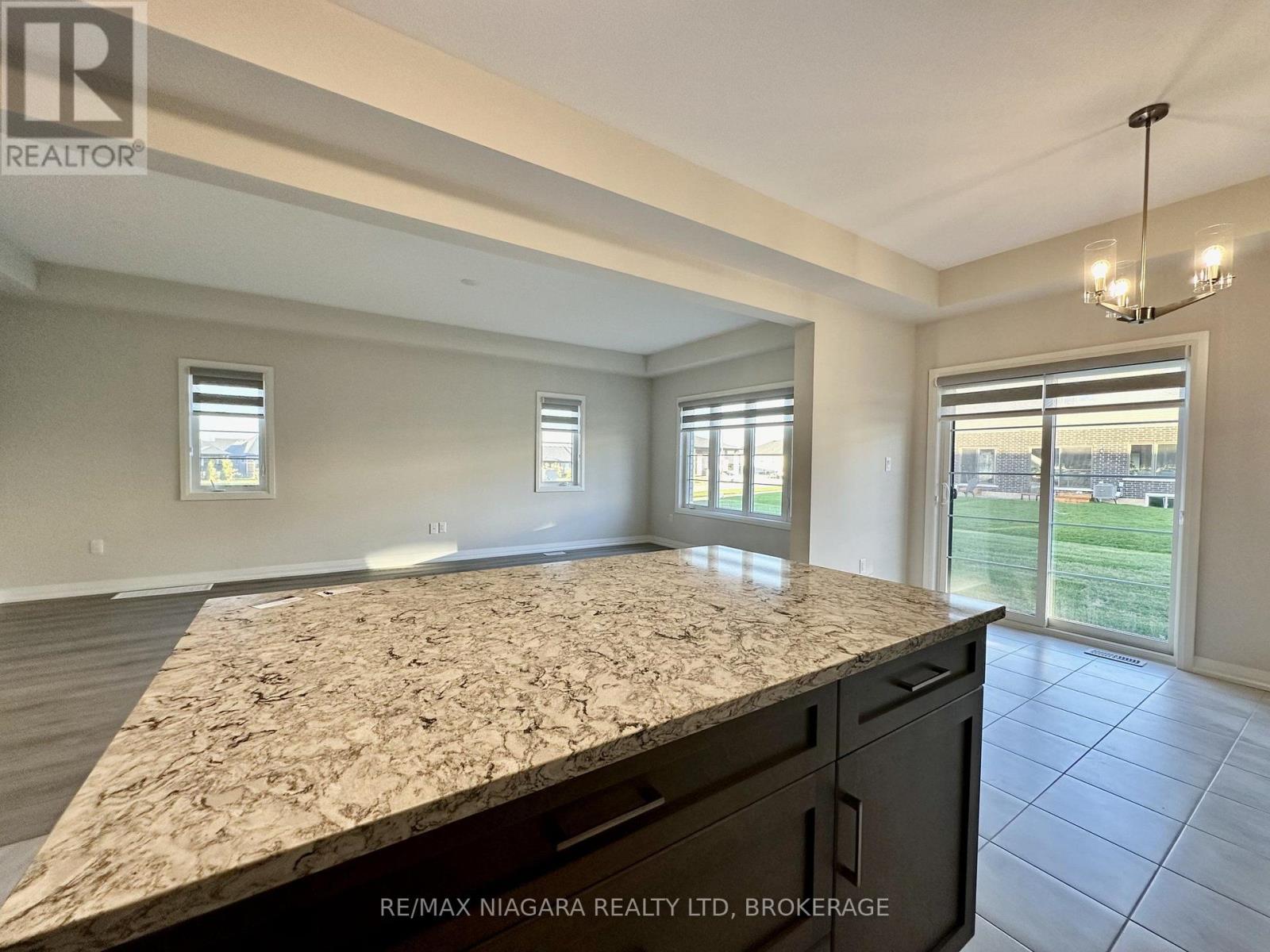 49 SAFFRON WAY, Pelham (Fonthill) — photo 8