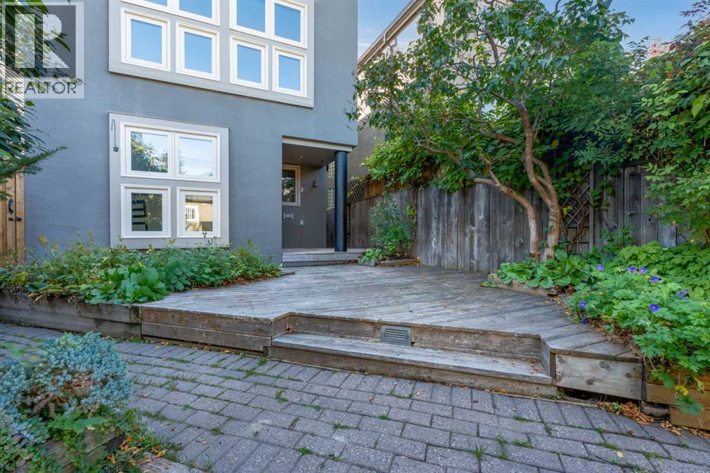216 4 Avenue NE - 5