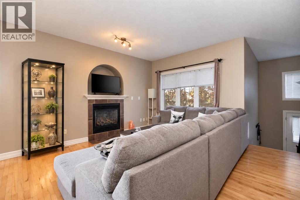 156 Paris Crescent - 2