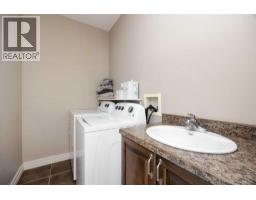 4pc Bathroom - 156 Paris Crescent, Fort Mcmurray, AB T9K0E1 Photo 10