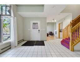 529 18 Avenue NW - photo 2