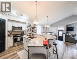 Living room - 5501 17 Avenue, Edson, AB T7E1X1 Photo 7