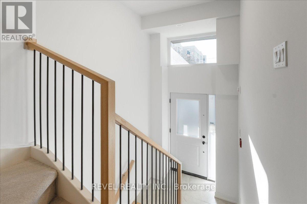 7- 200 Railway Engine House Way, Whitby, ON photo 4
