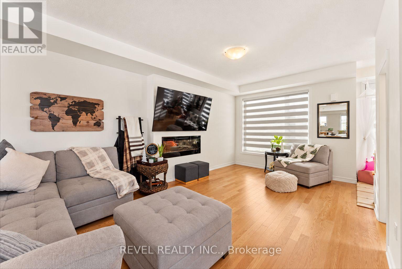 25 Lake Trail Way, Whitby, ON photo 3