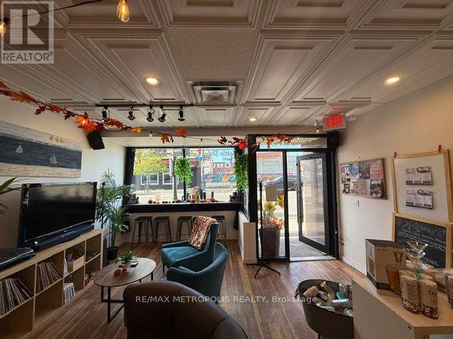 15 Dunlop Street, Barrie photo 3