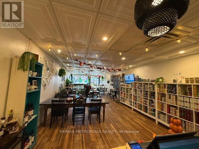 15 Dunlop Street, Barrie photo 6