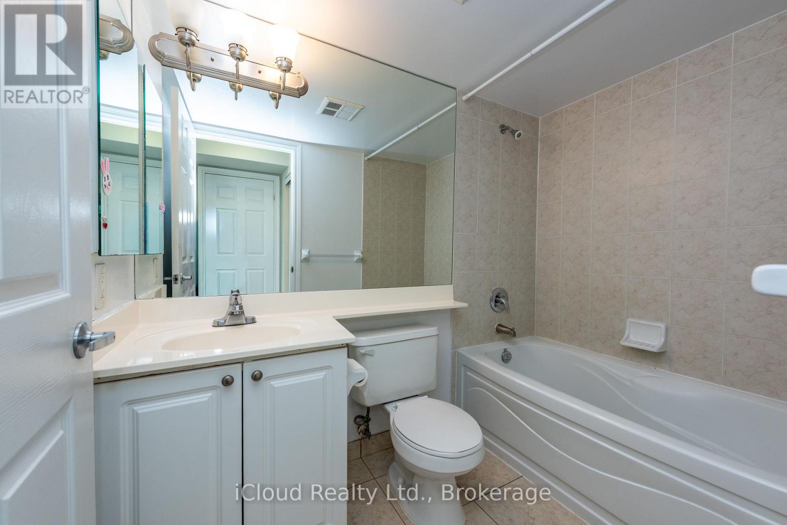 #2521 3888 DUKE OF YORK BOULEVARD - 25