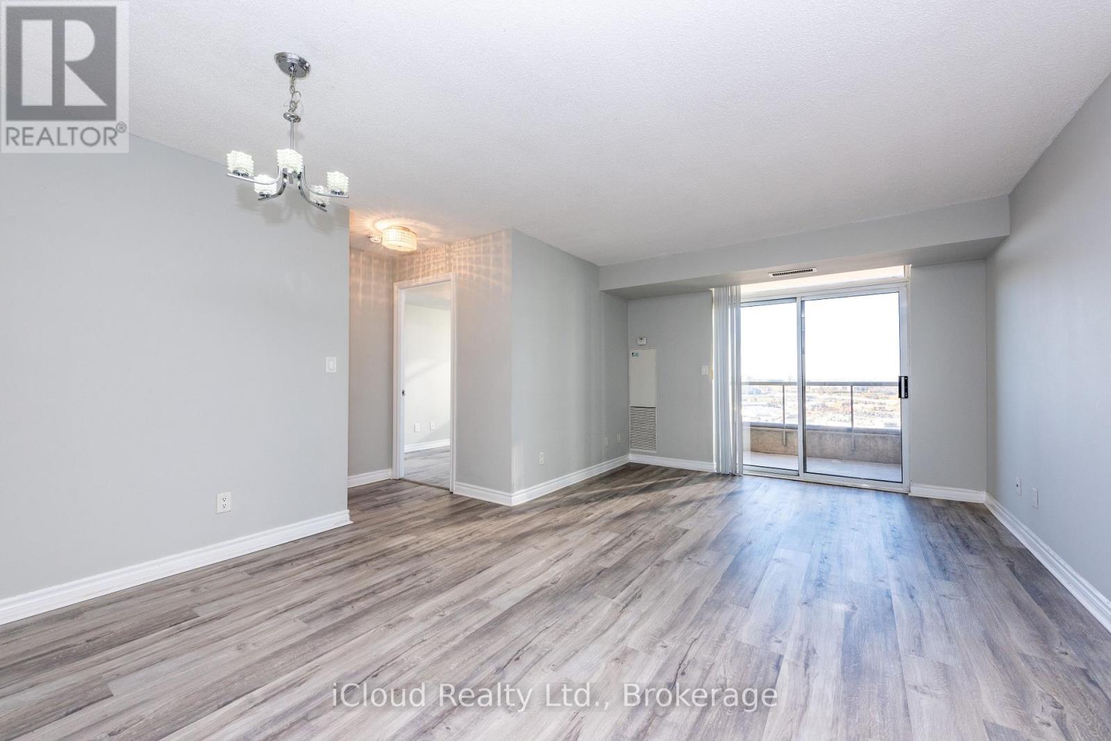 #2521 3888 DUKE OF YORK BOULEVARD - 32