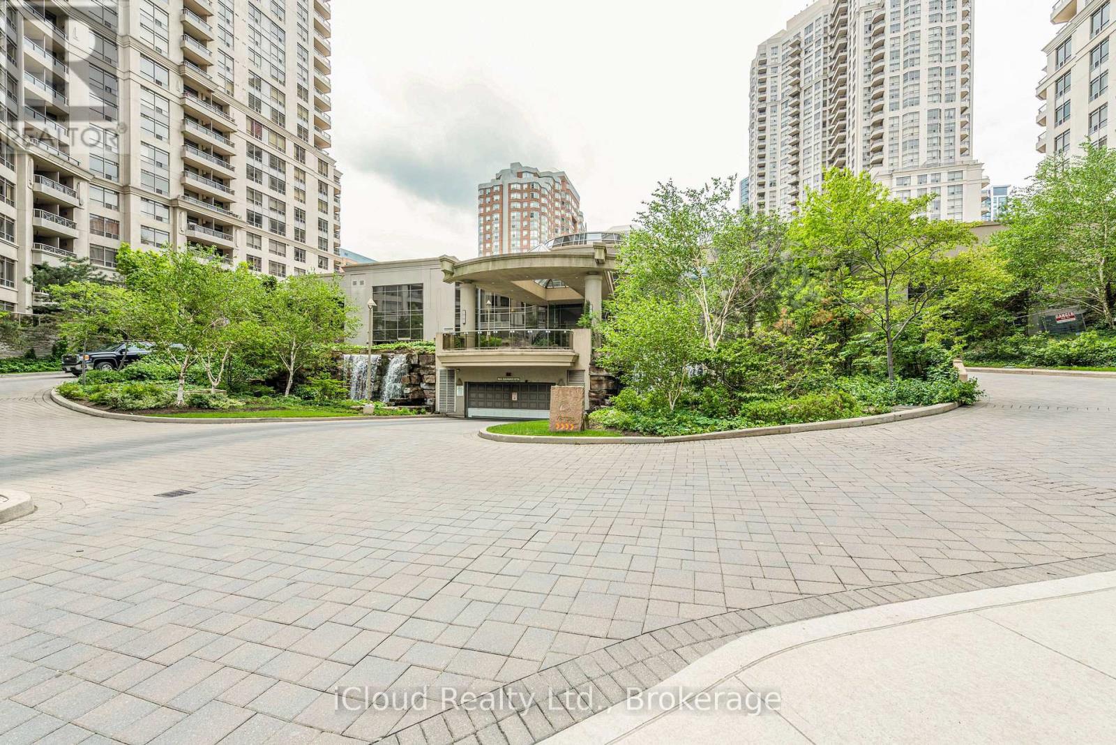 #2521 3888 DUKE OF YORK BOULEVARD - 4