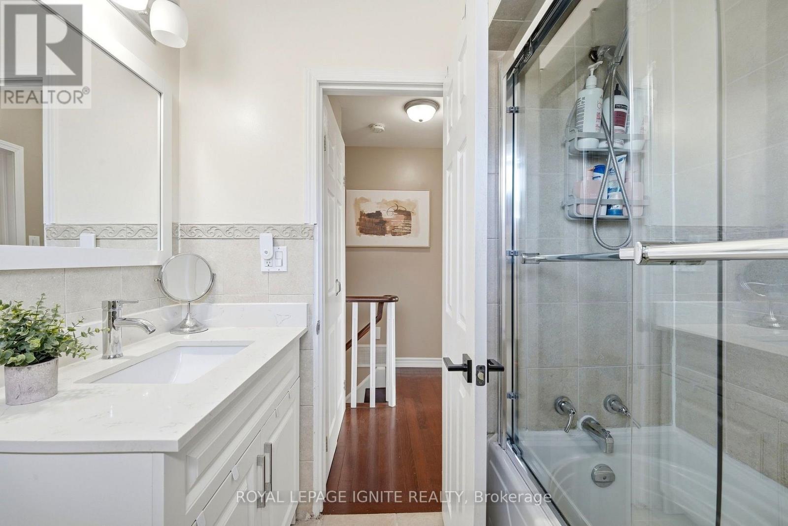4 Buttercup Court, Toronto, ON photo 17