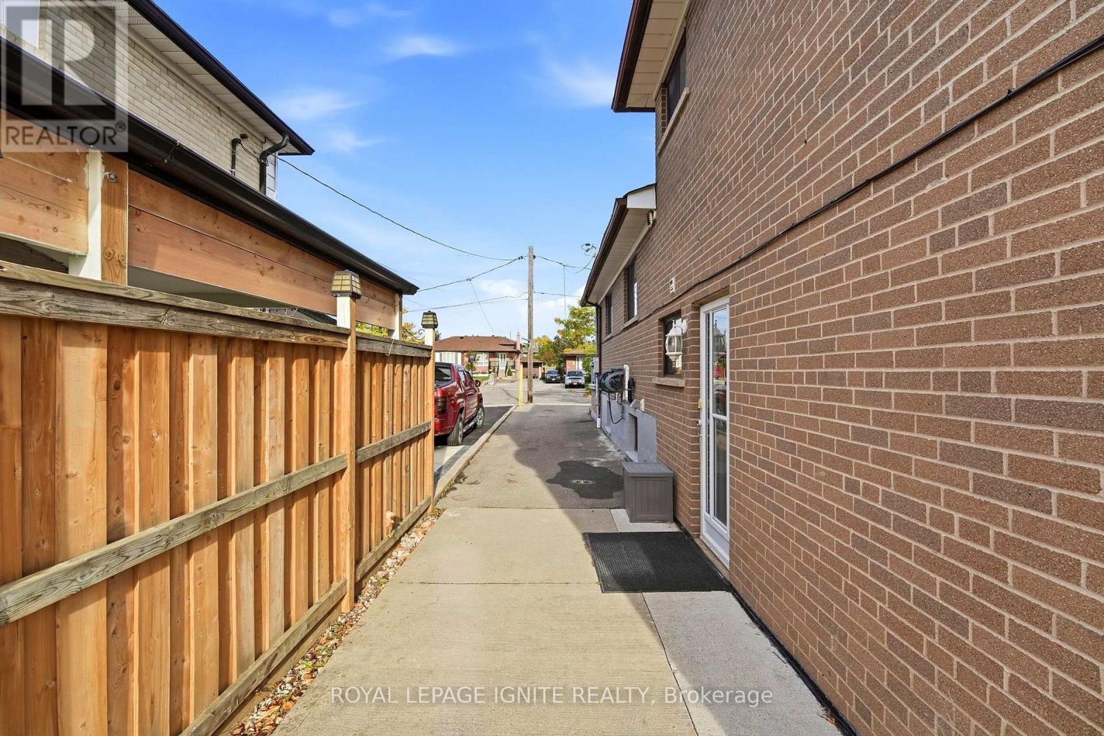 4 Buttercup Court, Toronto, ON photo 35
