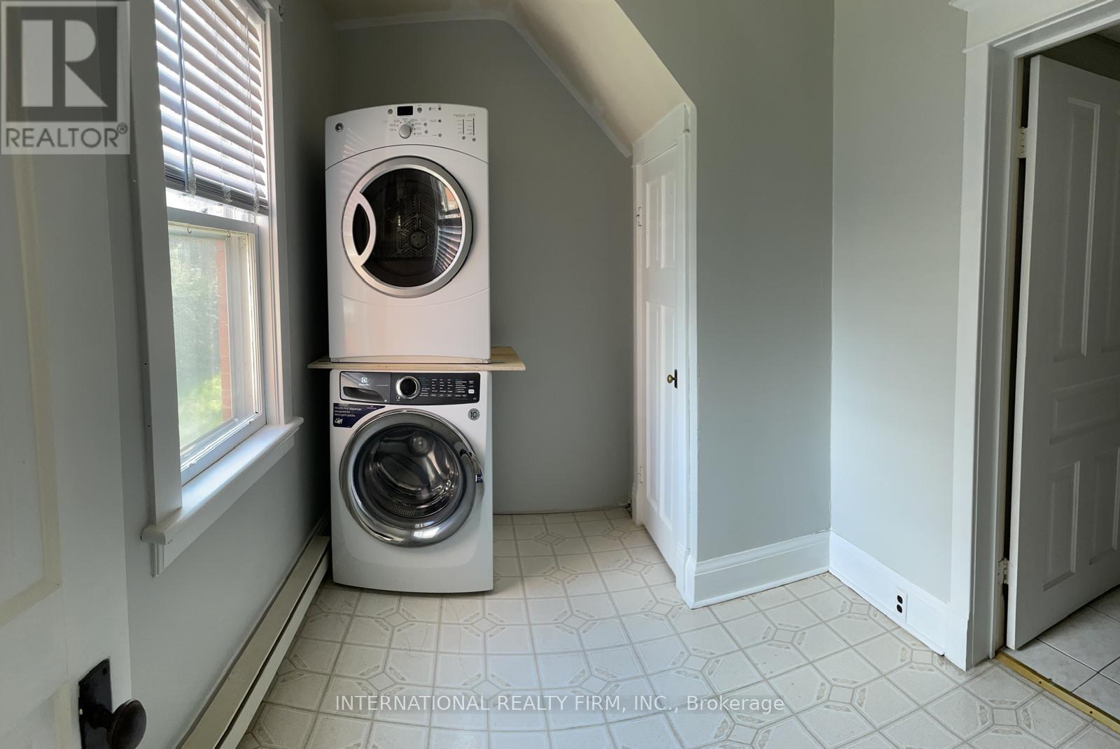 120 ST ANDREWS STREET — photo 3