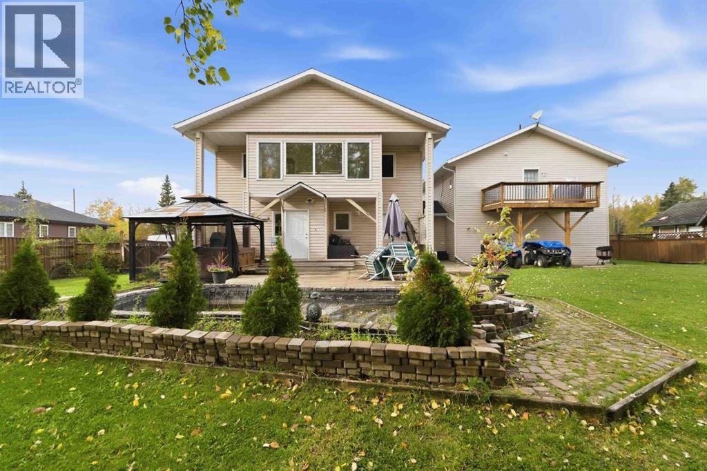 54 Poplar Crescent - 2