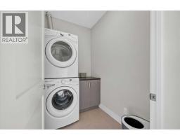 4pc Bathroom - 2, 1920 25a Street Sw, Calgary, AB T3E1Y5 Photo 17