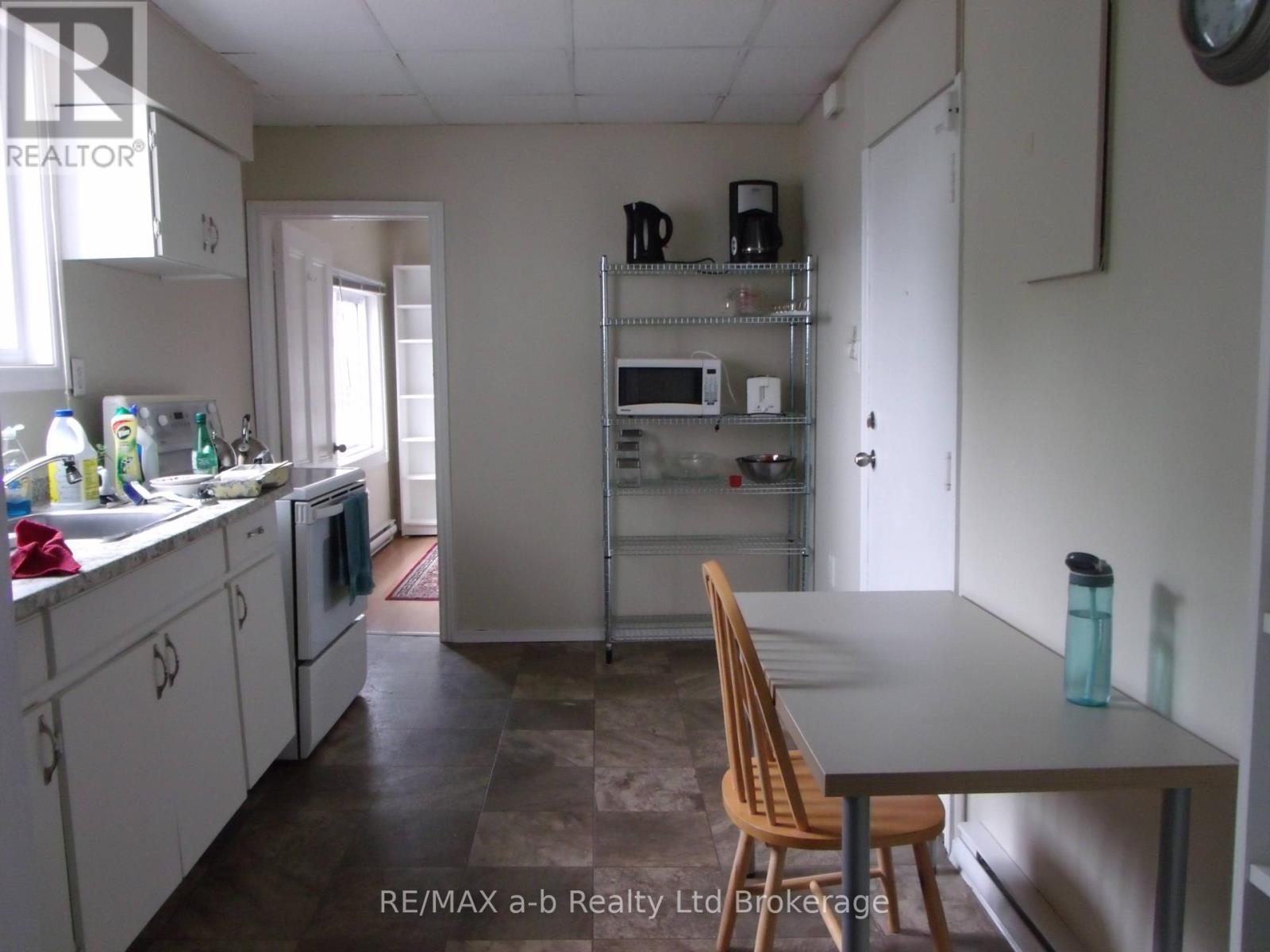 1 - 350 DUNDAS STREET, Woodstock (Woodstock - South) — photo 2